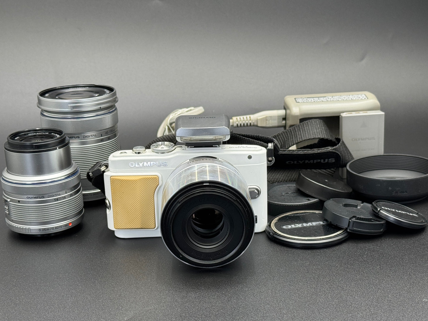 Olympus PEN Lite E-PL5 White 16.5 MP DSLR Camera 14-42/40-150/60 3 Lenses【Exc+4】