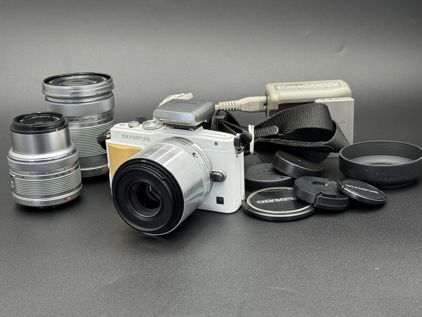 Olympus PEN Lite E-PL5 White 16.5 MP DSLR Camera 14-42/40-150/60 3 Lenses【Exc+4】