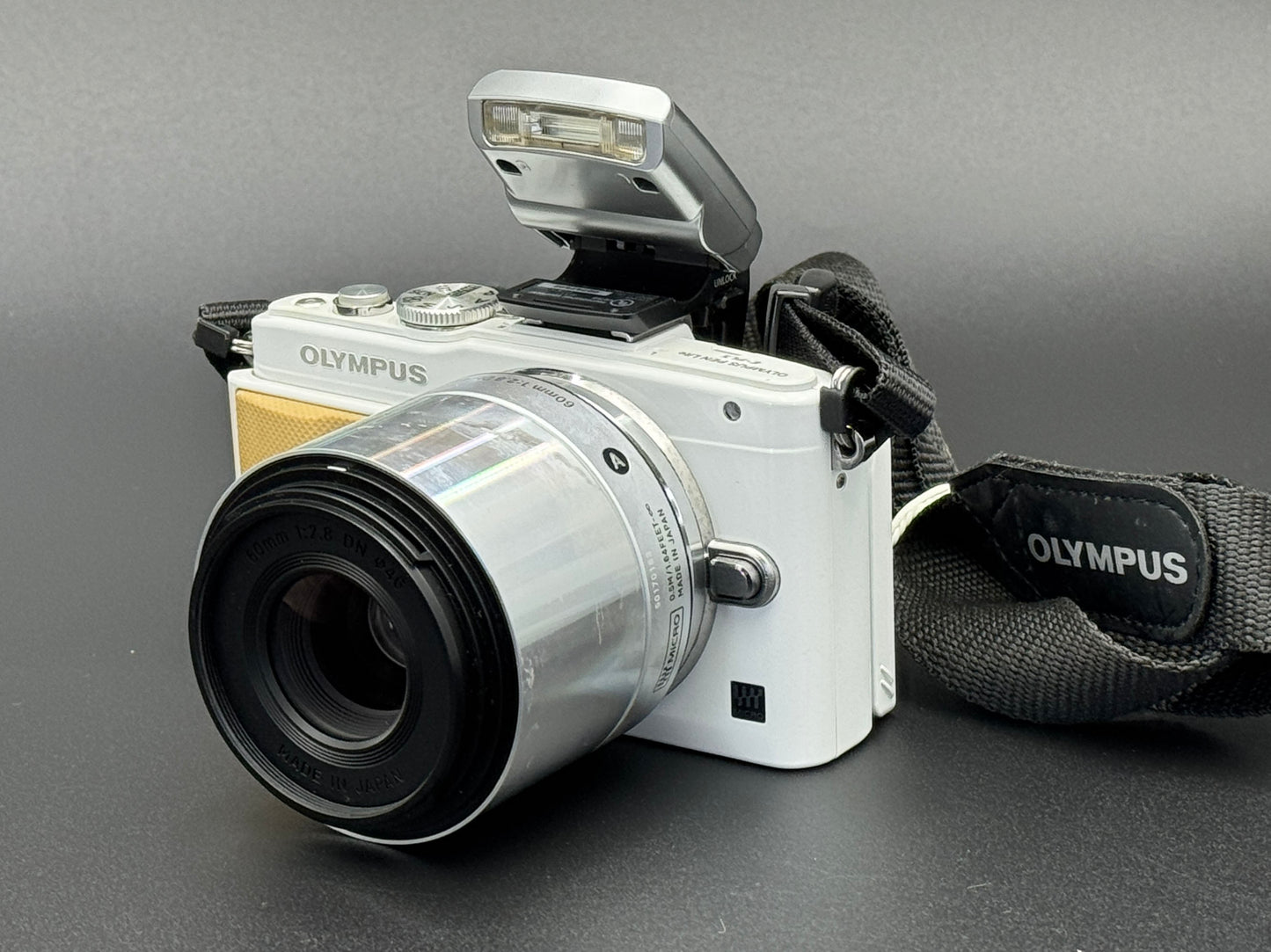 Olympus PEN Lite E-PL5 White 16.5 MP DSLR Camera 14-42/40-150/60 3 Lenses【Exc+4】