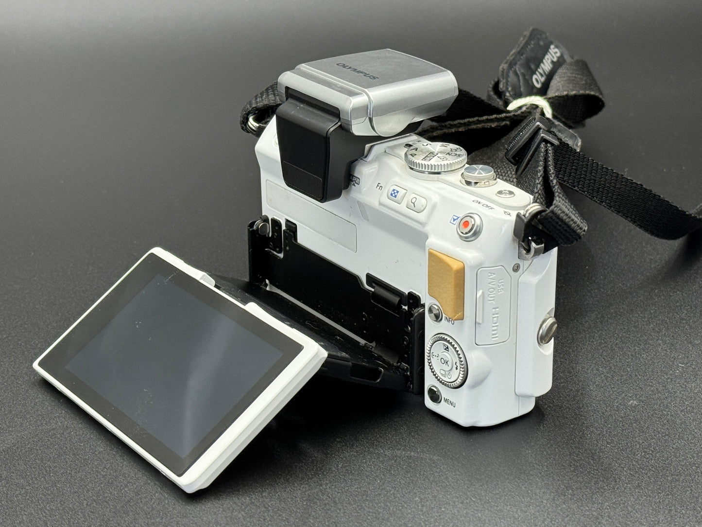 Olympus PEN Lite E-PL5 White 16.5 MP DSLR Camera 14-42/40-150/60 3 Lenses【Exc+4】