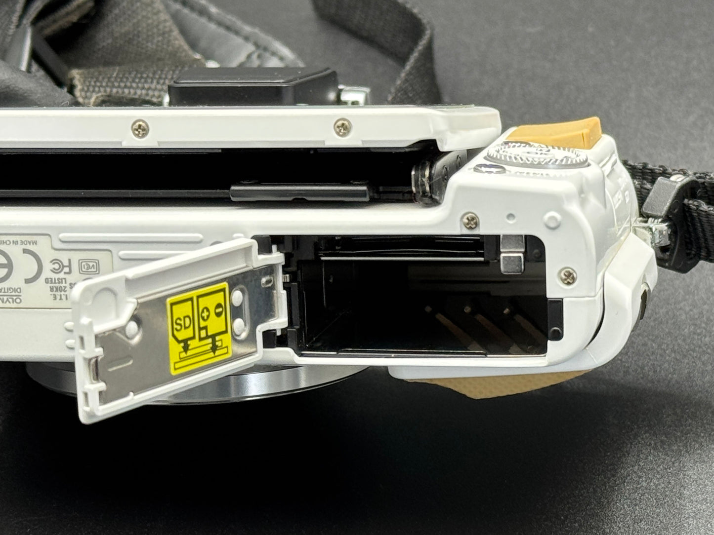 Olympus PEN Lite E-PL5 White 16.5 MP DSLR Camera 14-42/40-150/60 3 Lenses【Exc+4】
