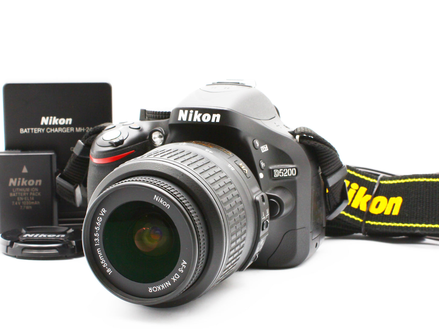 Nikon D5200 Camera AF-S NIKKOR 18-55mm f/3.5-5.6 G DX VR Lens JAPAN【Near Mint】