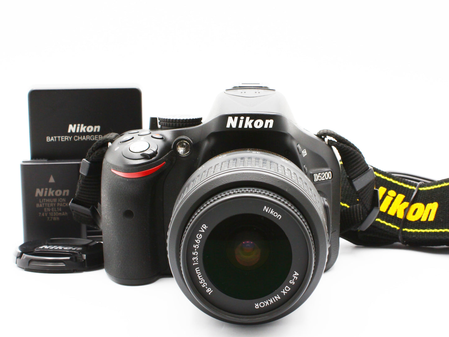 Nikon D5200 Camera AF-S NIKKOR 18-55mm f/3.5-5.6 G DX VR Lens JAPAN【Near Mint】