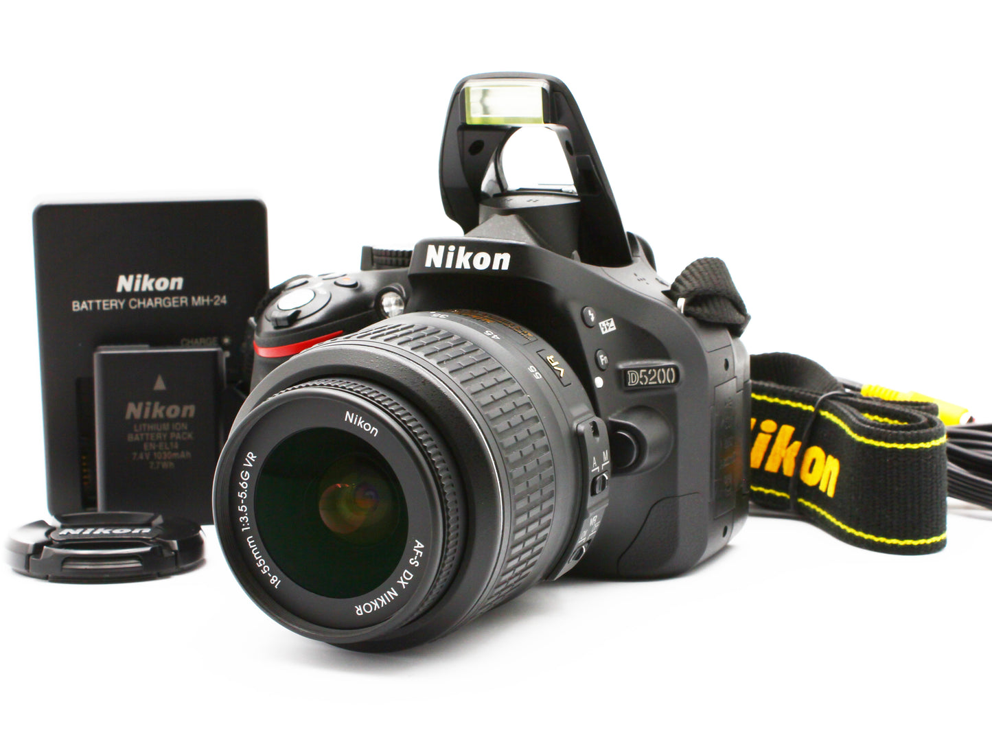 Nikon D5200 Camera AF-S NIKKOR 18-55mm f/3.5-5.6 G DX VR Lens JAPAN【Near Mint】
