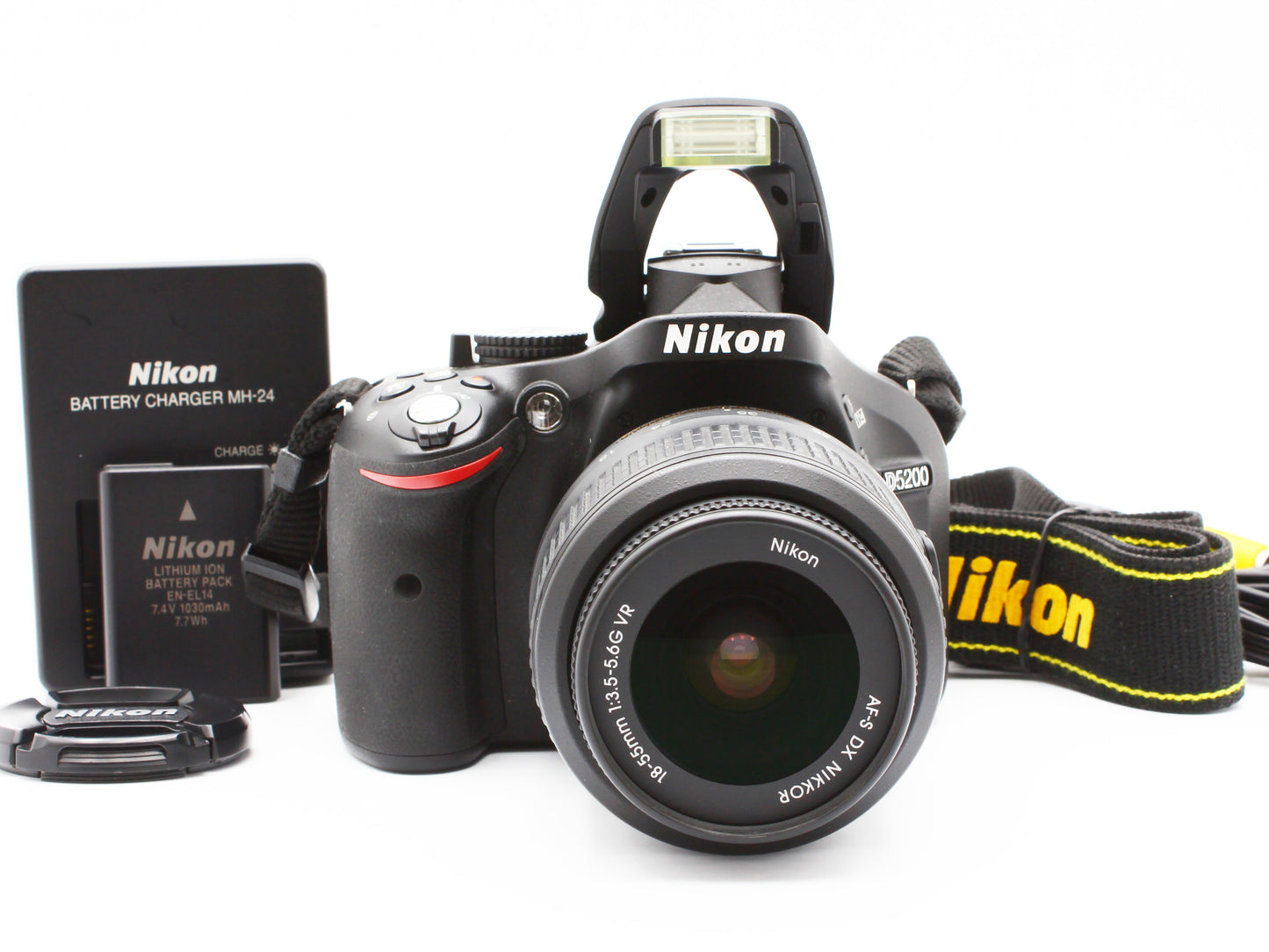 Nikon D5200 Camera AF-S NIKKOR 18-55mm f/3.5-5.6 G DX VR Lens JAPAN【Near Mint】