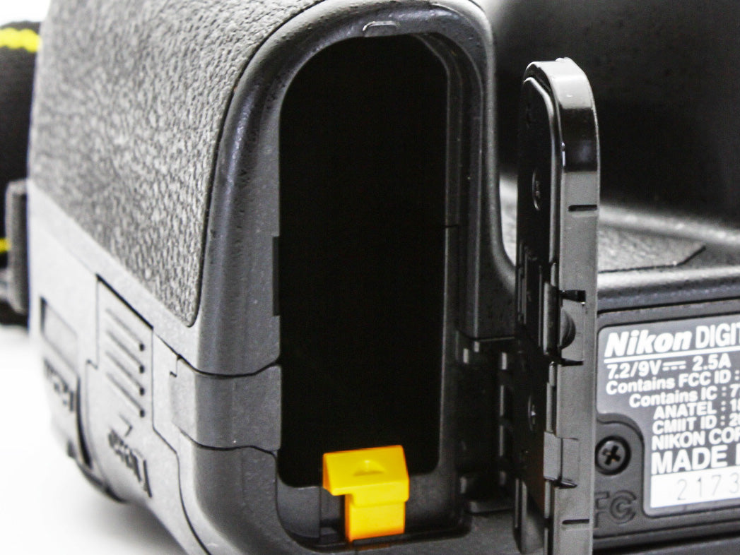 Nikon D5500 Digital Camera AF-S DX NIKKOR 18-55mm 3.5-5.6G VR II  Lens 【NearMint】