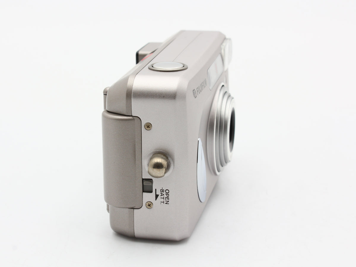 FUJIFILM Silvi 1000 Silver 35mm Compact Film Camera 28-100mm Lens【Near Mint】