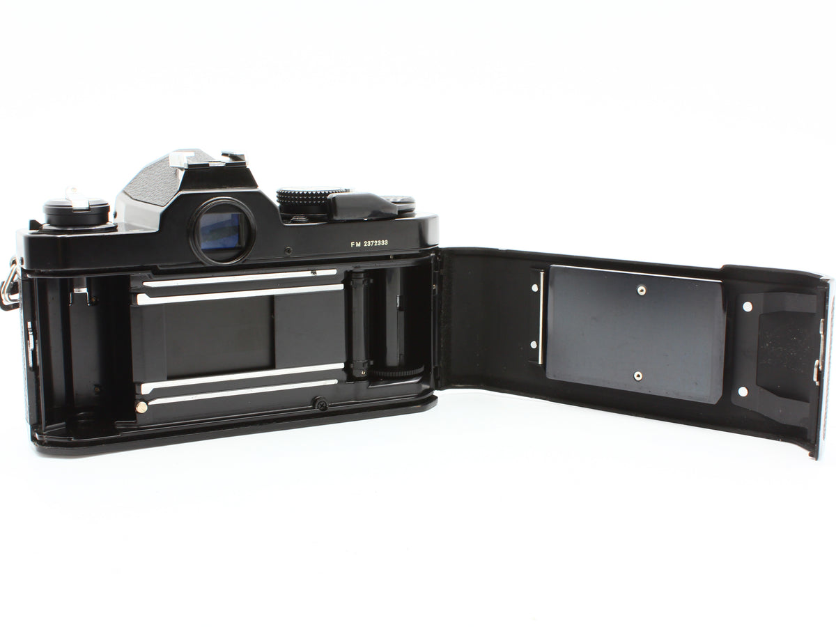 Nikon FM Black 35mm Film Camera Nikkor 35-135mm f3.5-4.5 Lens【Very Good】